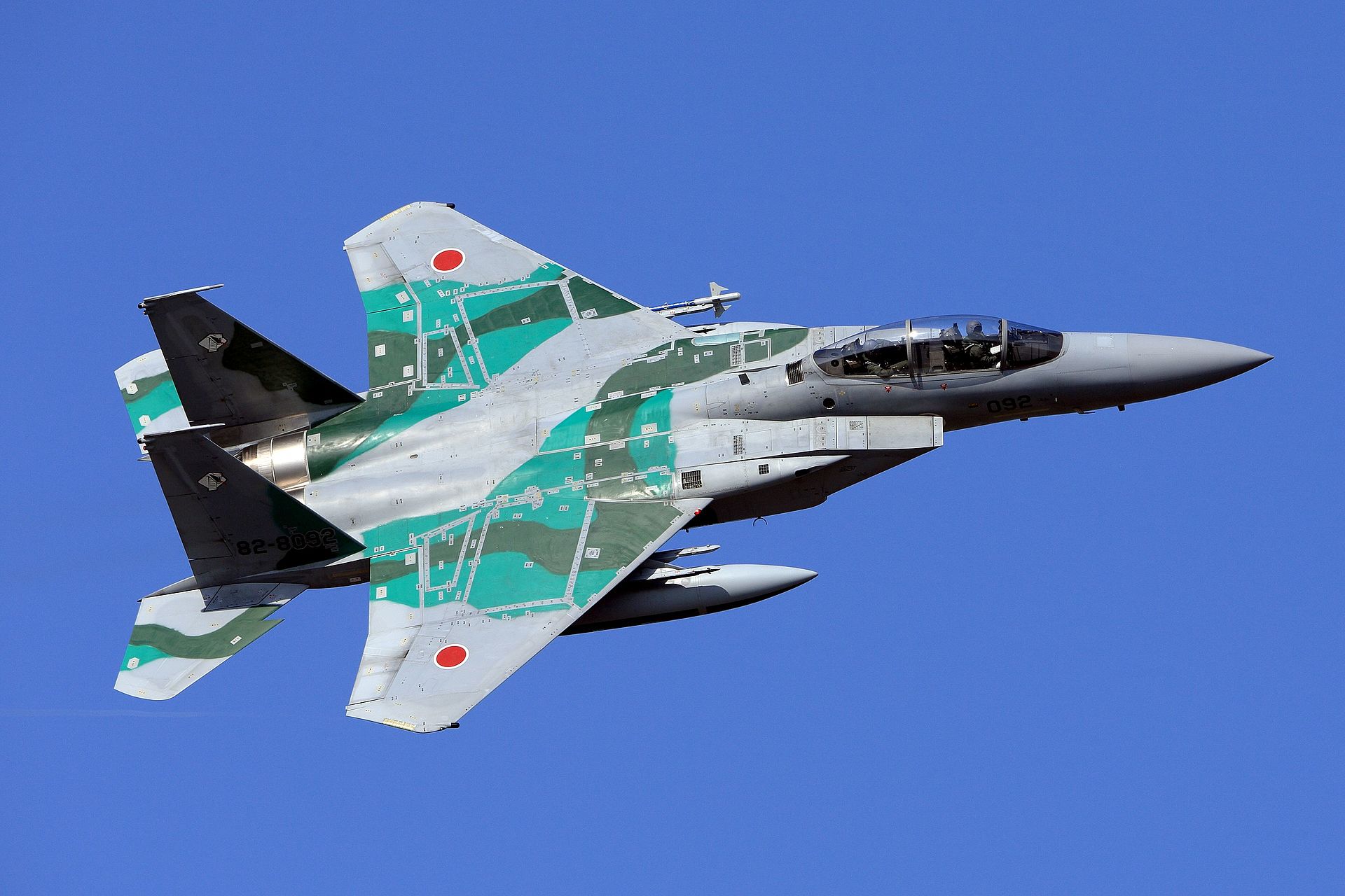 正在日本茨城百里基地训练的F-15DJ战斗机(图源:Wikimedia Common) F-15